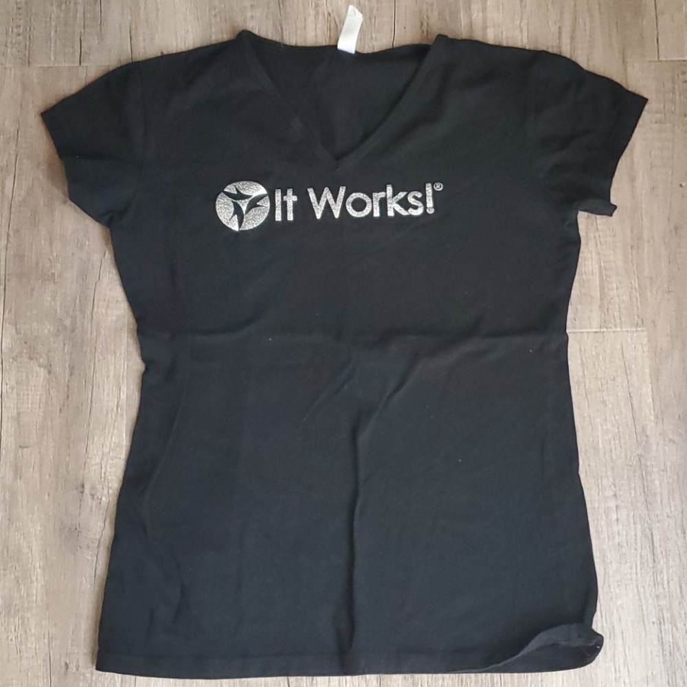 Black and glitter itworks tshirt